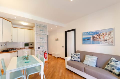 Kitchen or kitchenette, Living room, Seating area, Dining area, minibar, pet friendly, stove