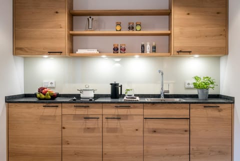 Coffee/tea facilities, Kitchen or kitchenette