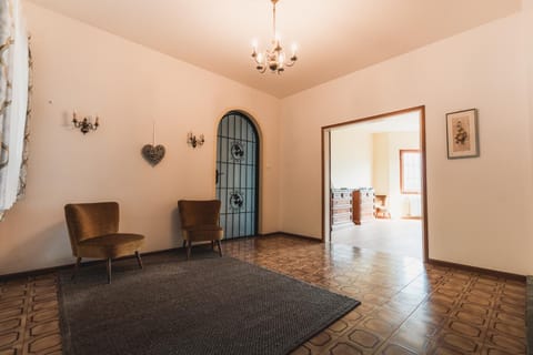 Facade/entrance, Internal: Not applicable to any particular room