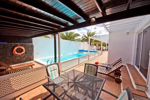 Villa Luz De La Fragata - 4 bedroom villa - Great pool area - Perfect for families Villa in Costa Teguise