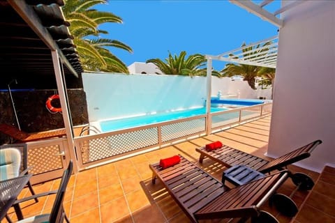 Villa Luz De La Fragata - 4 bedroom villa - Great pool area - Perfect for families Villa in Costa Teguise