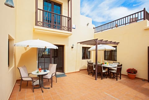Villa Ellen - Lovely 4 bedroom villa large pool area WIFI Chalet in Costa Teguise