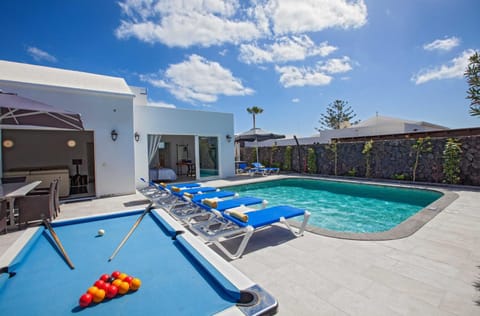 Casa Penyas Blancas Dos - 4 bedroom villa - WiFi and Air Conditioning - Perfect for families Villa in Puerto del Carmen