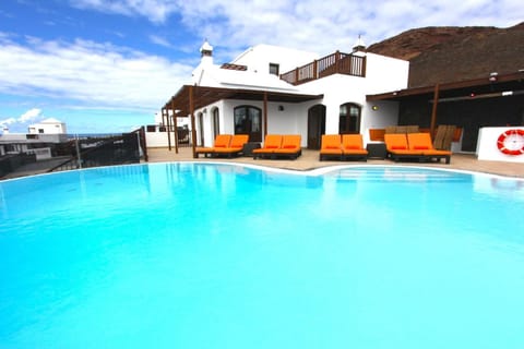 Villa Oceano Once - 5 Bedroom private pool and hot tub Villa in Playa Blanca