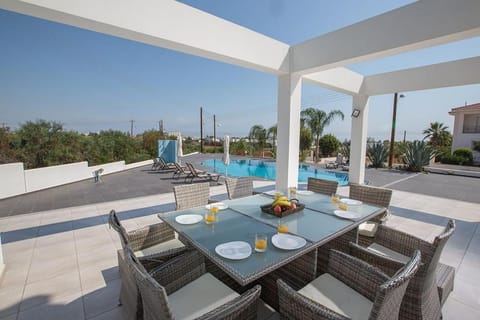 Villa Protara Chrysos - Beautiful 5 Bedroom Protaras Villa - Walking Distance to Fig Tree Bay Villa in Protaras