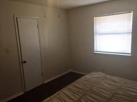 One bedroom close to Fort Sill! Condominio in Lawton