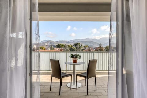 Balcony/Terrace, Mountain view