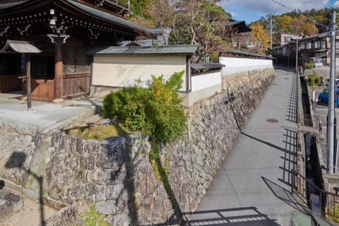 Higashiyamaan House in Takayama