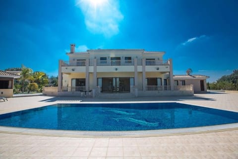 Villa Protaras Deluxe Fabulous and luxurious 7BDR Villa Close to Fig tree Bay Beach Chalet in Protaras