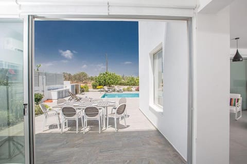 Villa Ochosto Helios - Beautiful 5 Bedroom Protaras Villa - Walking Distance to Fig Tree Bay Beach Villa in Protaras