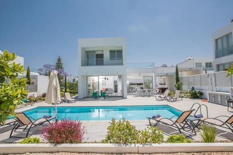 Villa Ochosto Helios - Beautiful 5 Bedroom Protaras Villa - Walking Distance to Fig Tree Bay Beach Villa in Protaras