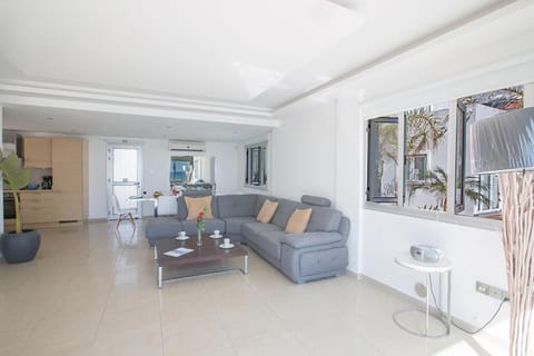Villa Adaman - Stunning 3 Bedroom Seafront Villa with Pool - Close to the Beach Villa in Sotira