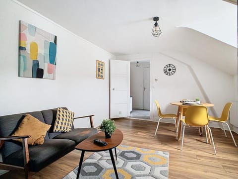 Seating area, Dining area