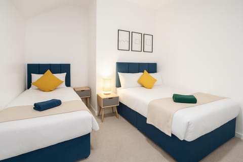 Space For Groups, 10 mins from centre with parking! Apartment in Cardiff