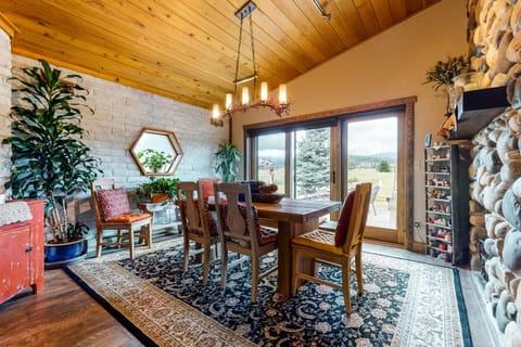 Yellowtail Home in the Meadow House in Big Sky