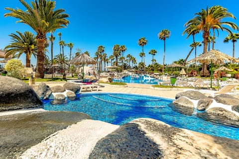 Day, Natural landscape, Pool view, Swimming pool, sunbed