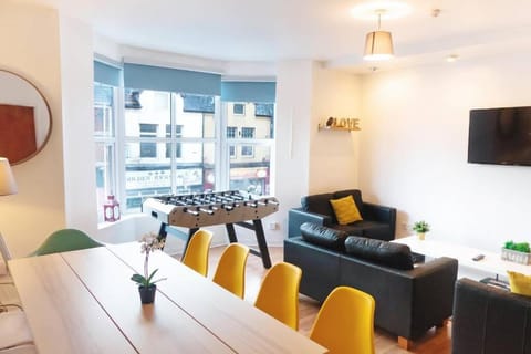 Game Room, TV and multimedia, Living room, Seating area, Dining area, Evening entertainment