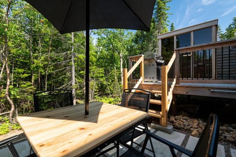 Patio, Day, Natural landscape, Balcony/Terrace, Dining area