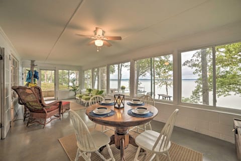 Kentucky Lake Cabin with Private Dock and Fire Pit Maison in Lake Barkley