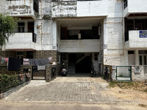 Cozy Nest - Garden Facing Apartment with Kitchen Condo in Chandigarh