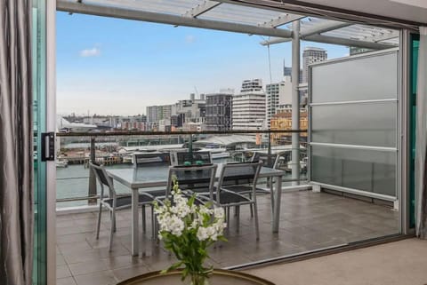 Fabulous Apartment with Harbour Views Free Netflix Apartment in Auckland