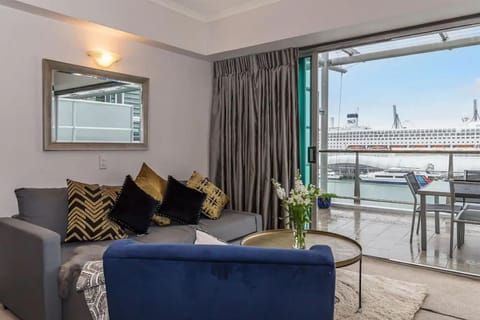 Fabulous Apartment with Harbour Views Free Netflix Apartment in Auckland