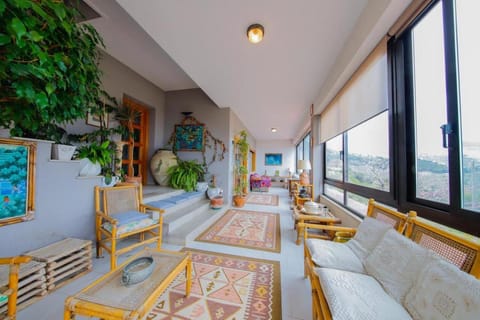 View (from property/room), Seating area, City view, Mountain view, Sea view, Street view