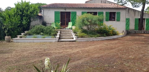 MAISON DE CHARME AVEC JARDIN CLOS House in Rivedoux-Plage