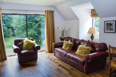 The Loft at Hewletts Farm - Stunning Apartment on The Cotswold Way Close to Cheltenham Apartment in Cheltenham