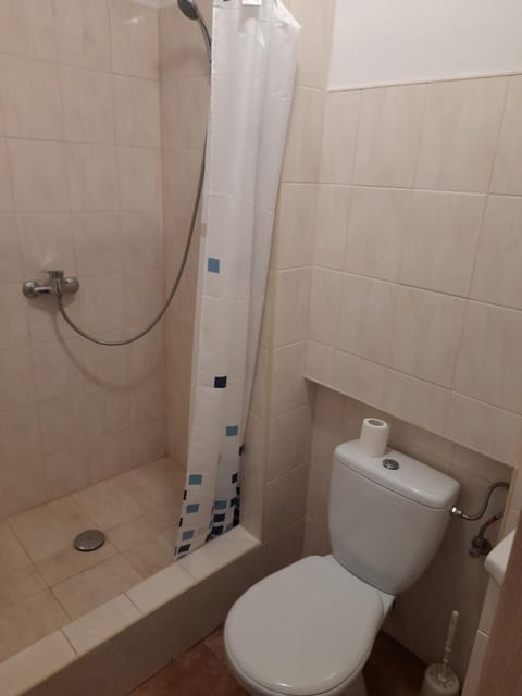 Shower, Toilet