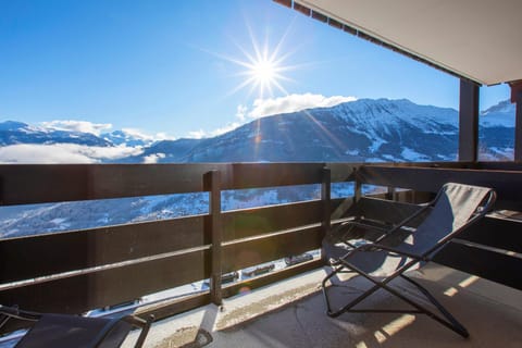 Balcony/Terrace, Mountain view