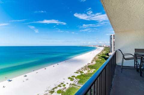 Beachfront 2 Bed at Popular Seawinds!!! House in Marco Island