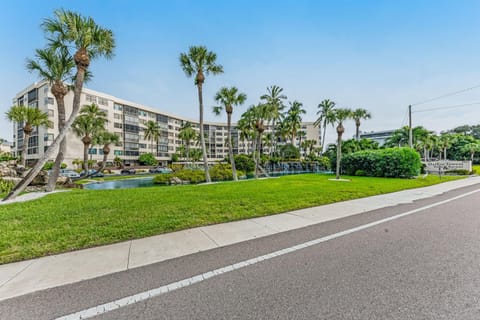 Harbor Towers 420 Apartment in Siesta Beach