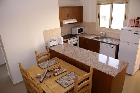 Pleasantly furnished Apartment B201 with large terrace, Wi-Fi & Android TV Appartamento in Peyia
