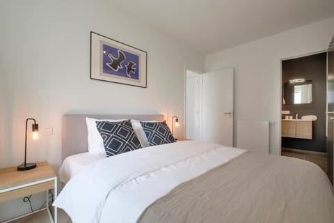 Bed, Bathroom, Bedroom