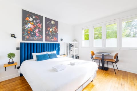 Shower, Toilet, Nearby landmark, Bed, Bathroom, TV and multimedia, Coffee/tea facilities, Kitchen or kitchenette, Dining area, Bedroom, Location, cot, flat iron, hair dryier, heating, internet, microwave, safe, stove, towels