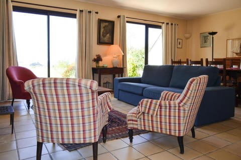 Holiday home with sea view, Plougasnou Maison in Plougasnou