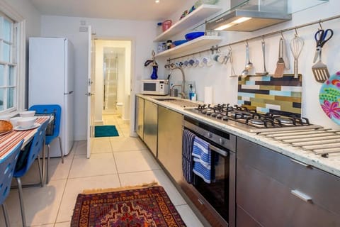 Quirky, cute, bright & bold apartment with terrace Appartamento in Hove