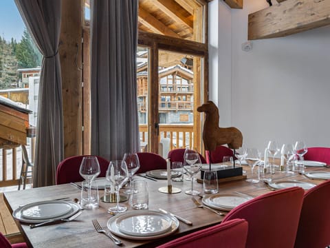 Chalet neuf, spacieux et moderne, en plein cœur de Courchevel Village, proche des pistes, 14 couchages - FR-1-562-1 Chalet in Saint-Bon-Tarentaise