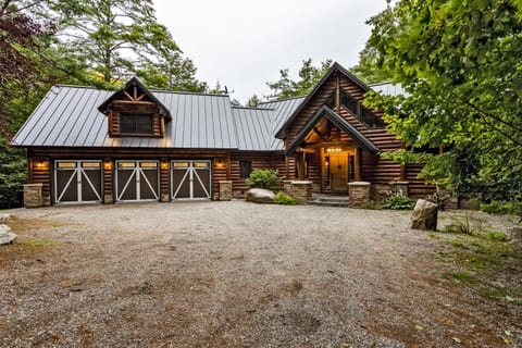 Large Luxury Lakefront Cottage Calabogie Haus in Greater Madawaska