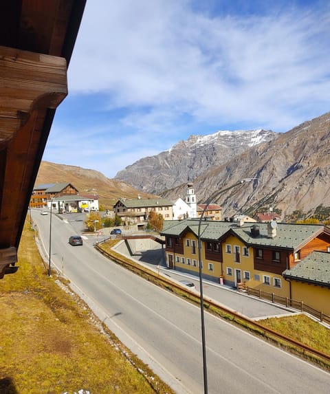 Nearby landmark, Neighbourhood