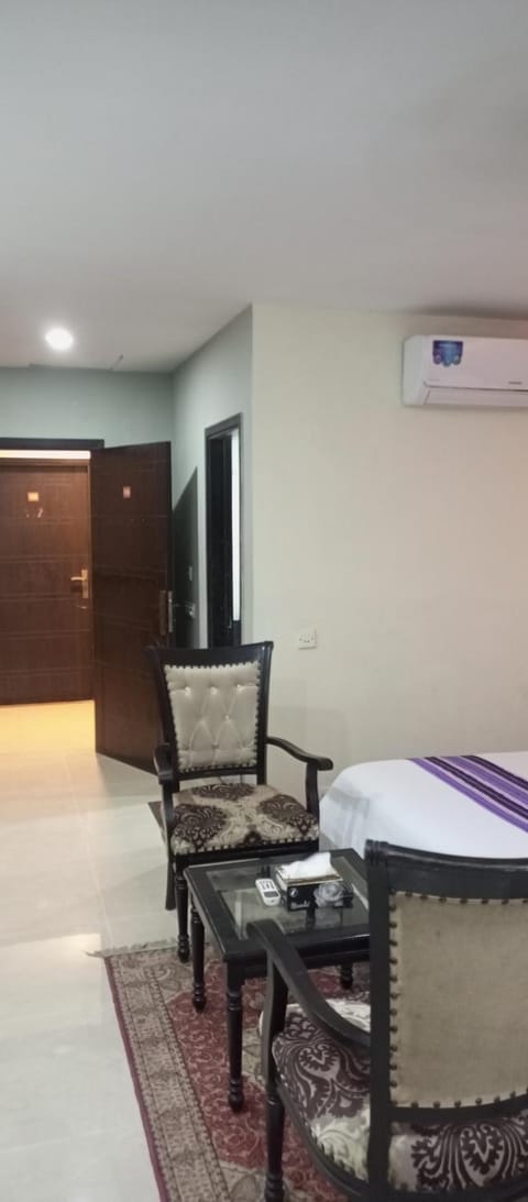 Hira Guest House Bed and Breakfast in Karachi