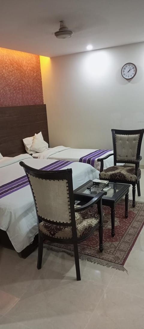 Hira Guest House Bed and Breakfast in Karachi