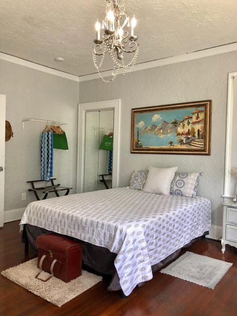 Comfy and Spacious Suite with Free Parking Vacation rental in Miami