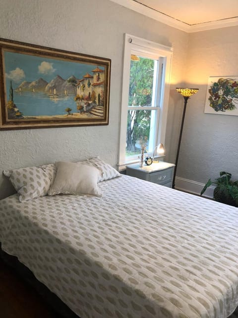 Comfy and Spacious Suite with Free Parking Vacation rental in Miami