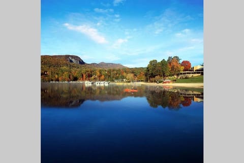 Mountain, Lake, Golf Resort for 8 Kayak Included Casa in Lake Lure