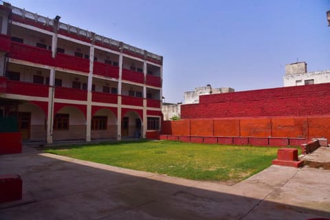 Goverdhan Hotel - Close to Railway Station and Bus Stand Hôtel in Agra