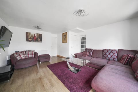 Spacious 5-Bed House in Aylesford House in Tonbridge and Malling District
