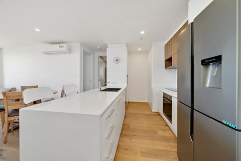 Modern 1-Bed Apartment With Parking, Pool and Gym Copropriété in Canberra