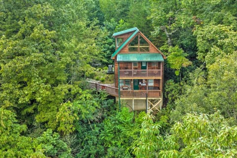 Scenic Sevierville Cabin Hot Tub, Panoramic Views Maison in Pittman Center